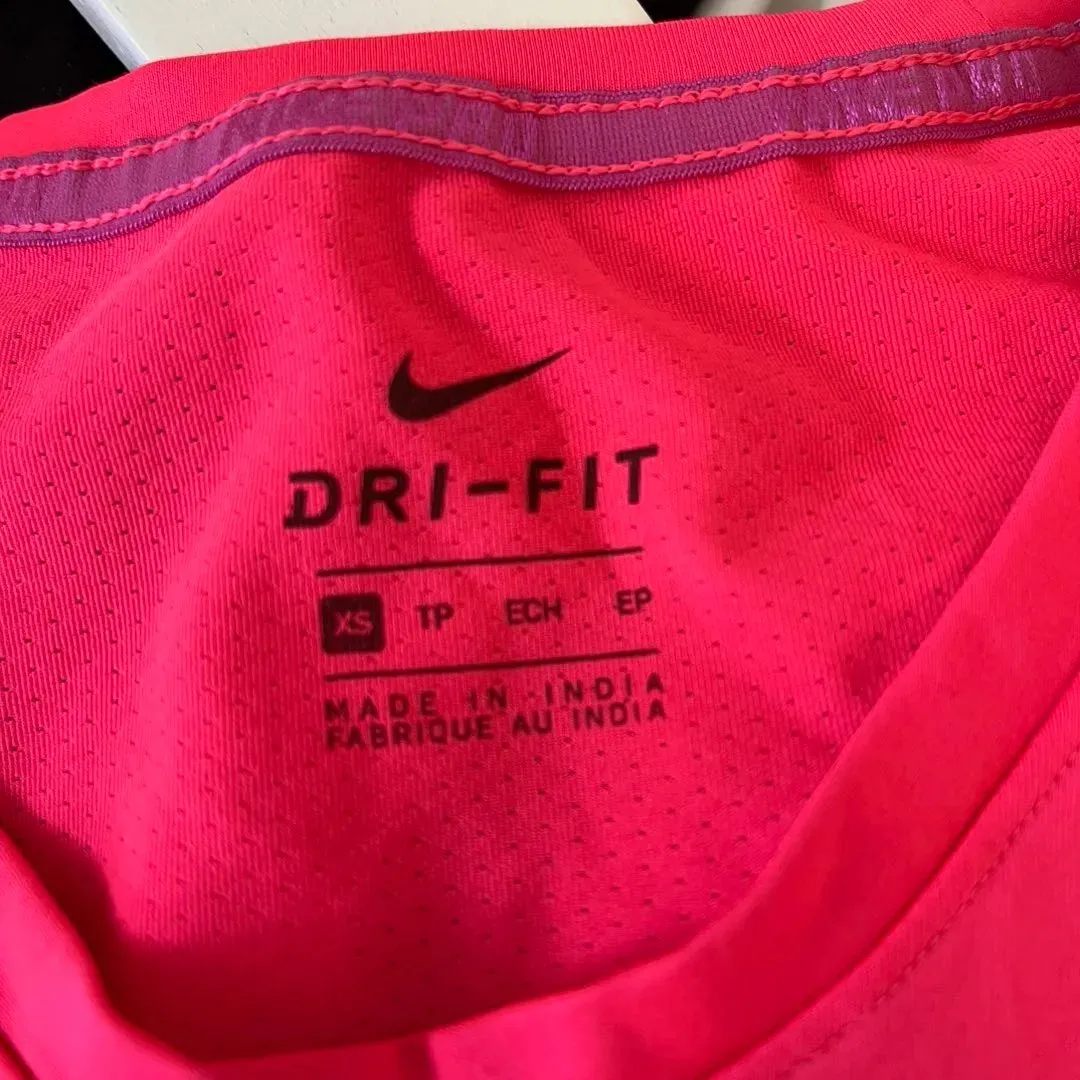 Nike t-shirt pink