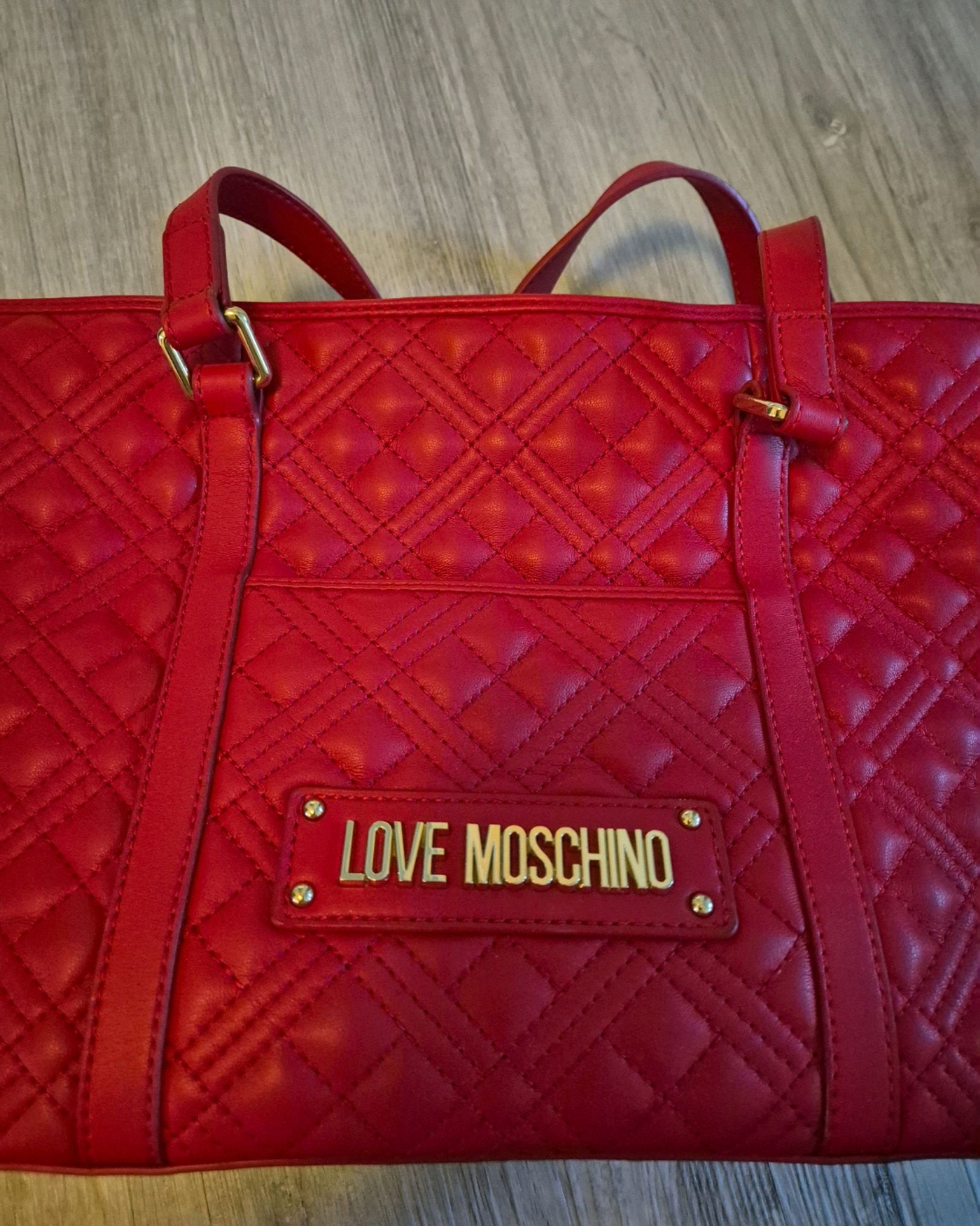 LOVE MOSCHINO