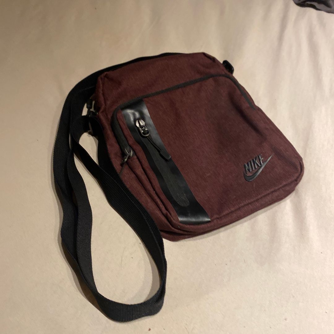 Nike sidebag