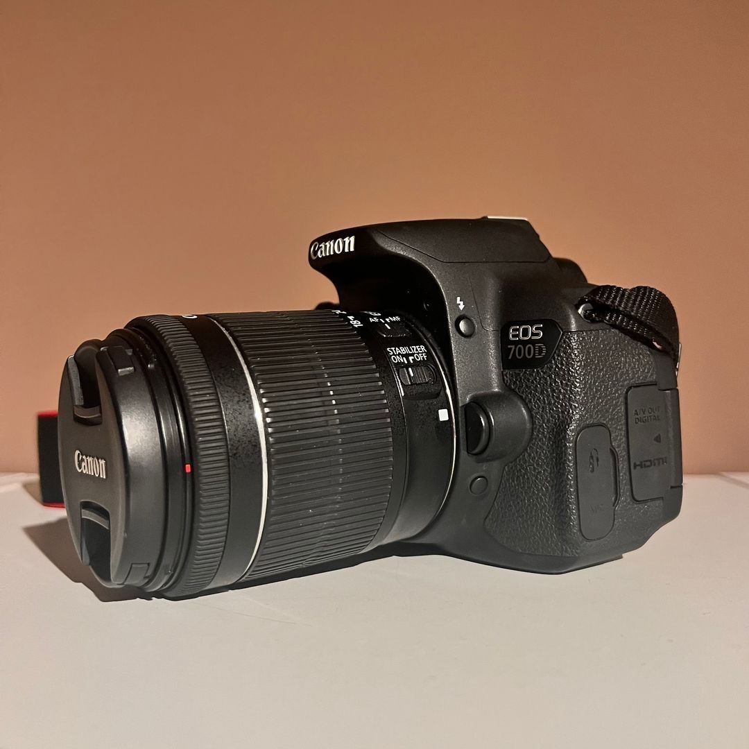 Canon EOS 700D