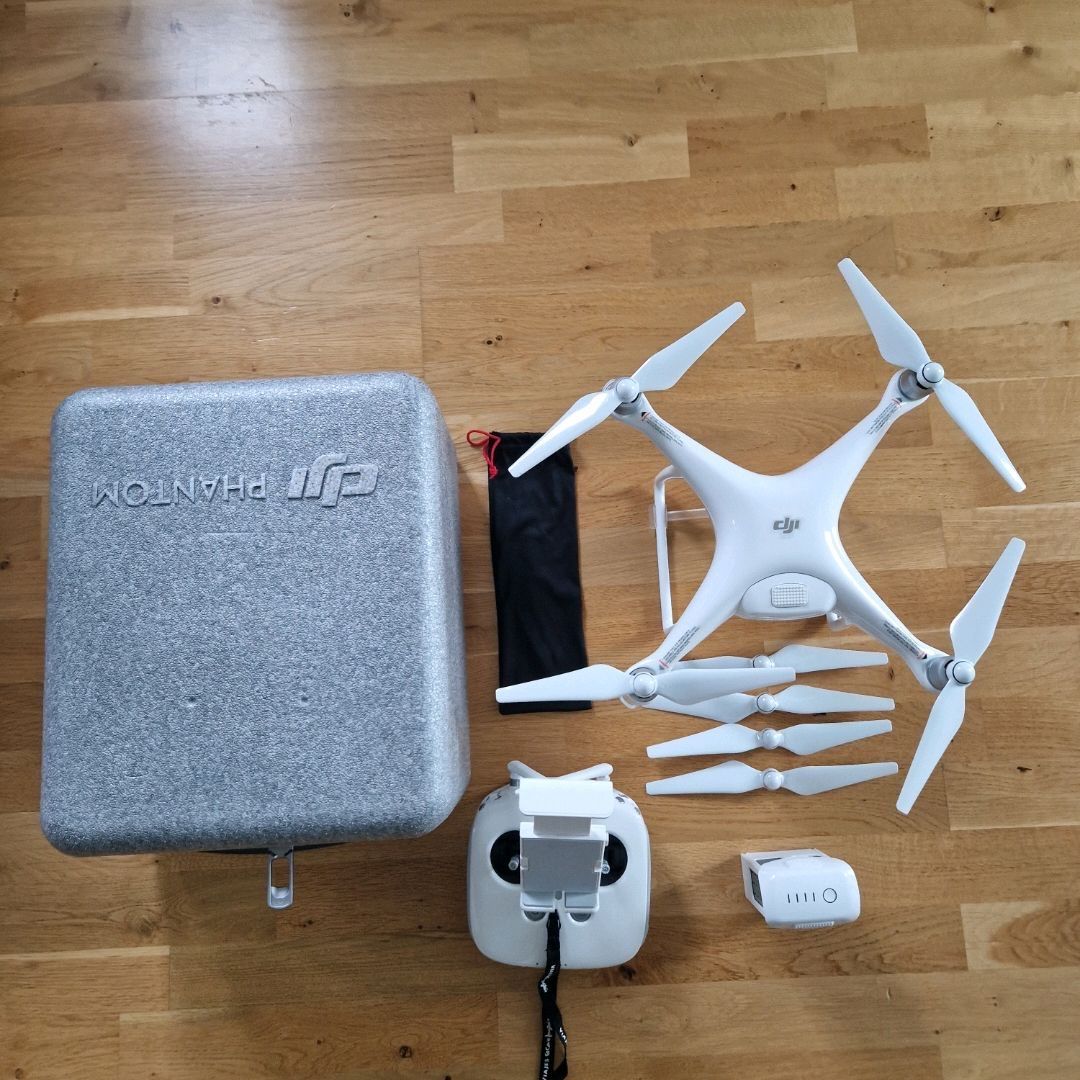 DJI PHANTOM 4