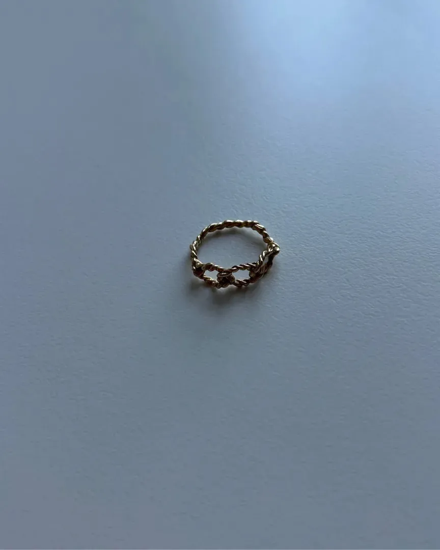 Maanesten ring