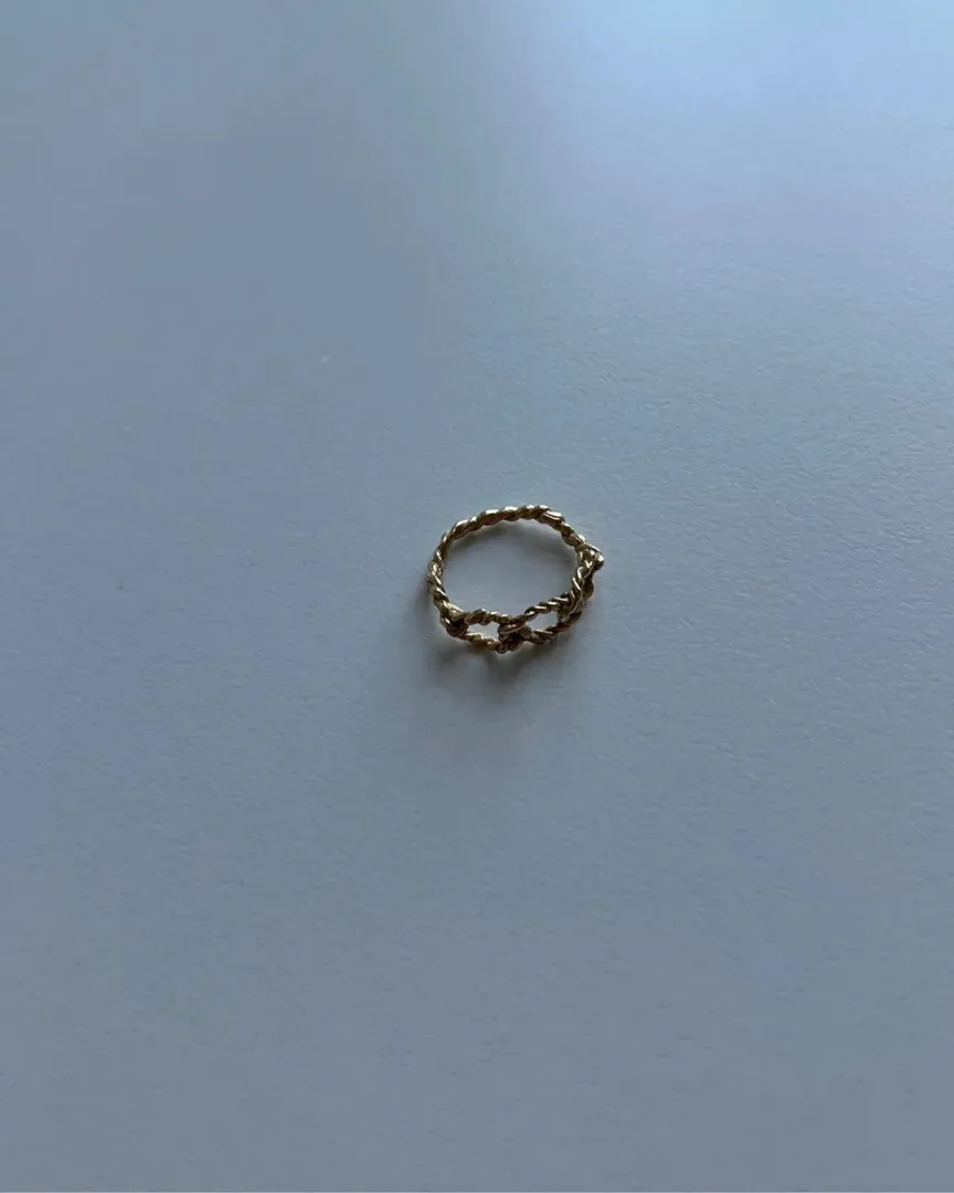 Maanesten ring