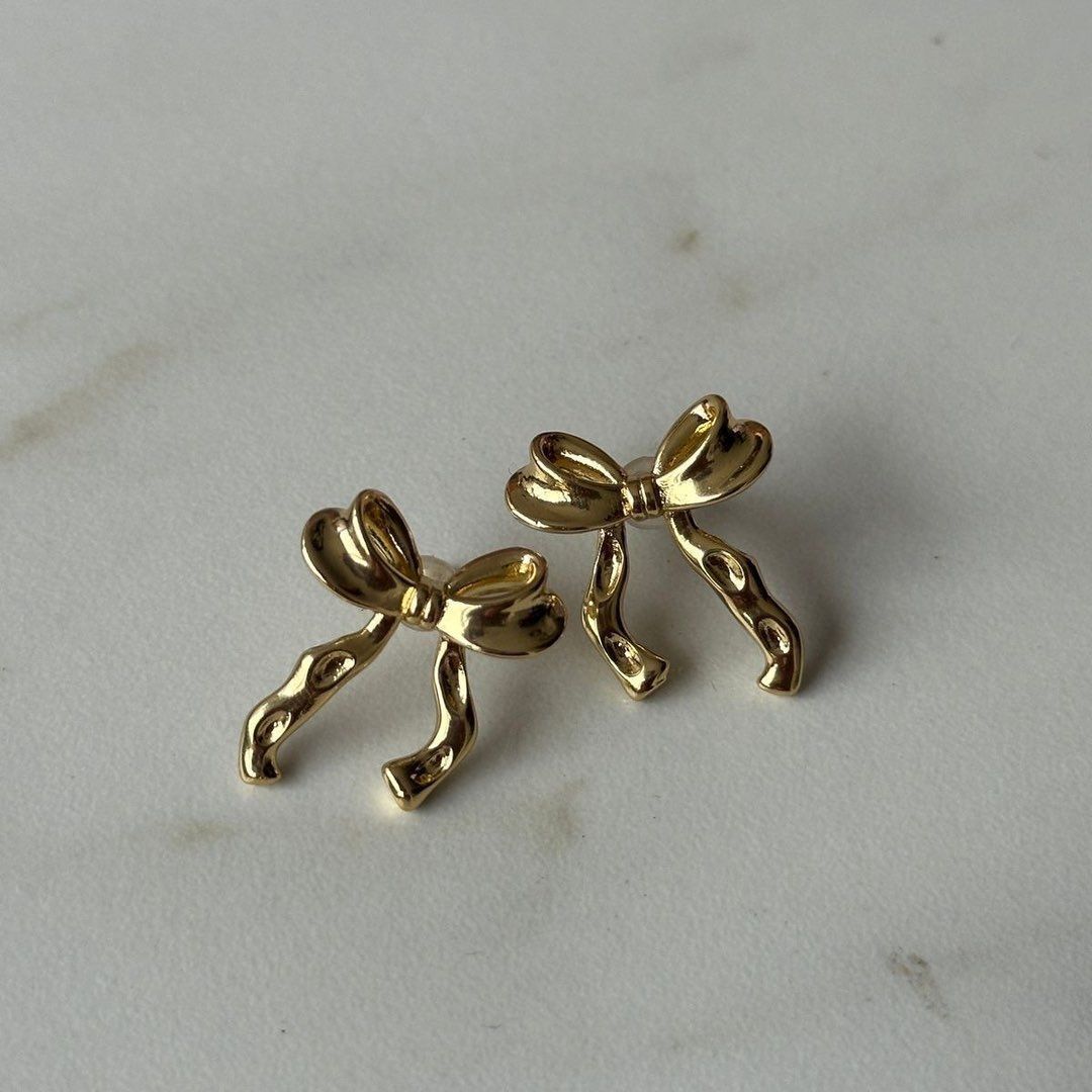 Bow studs