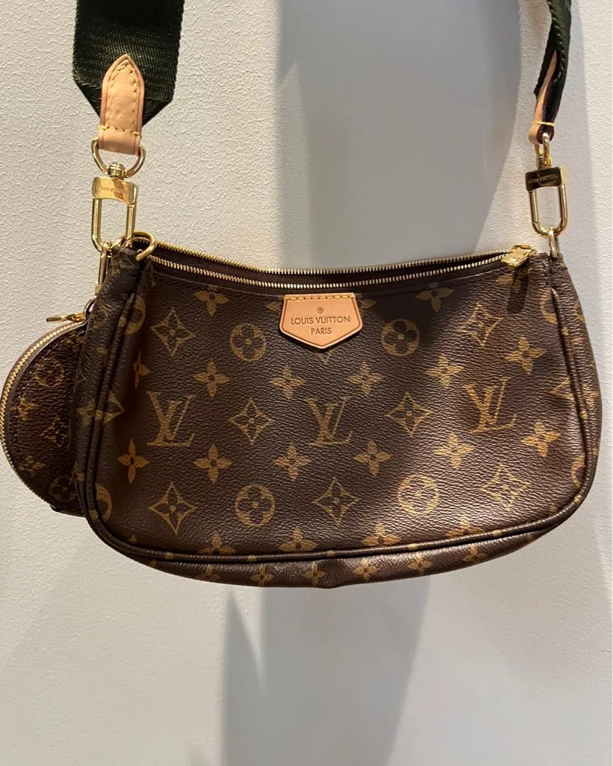 LV Multi Pochette