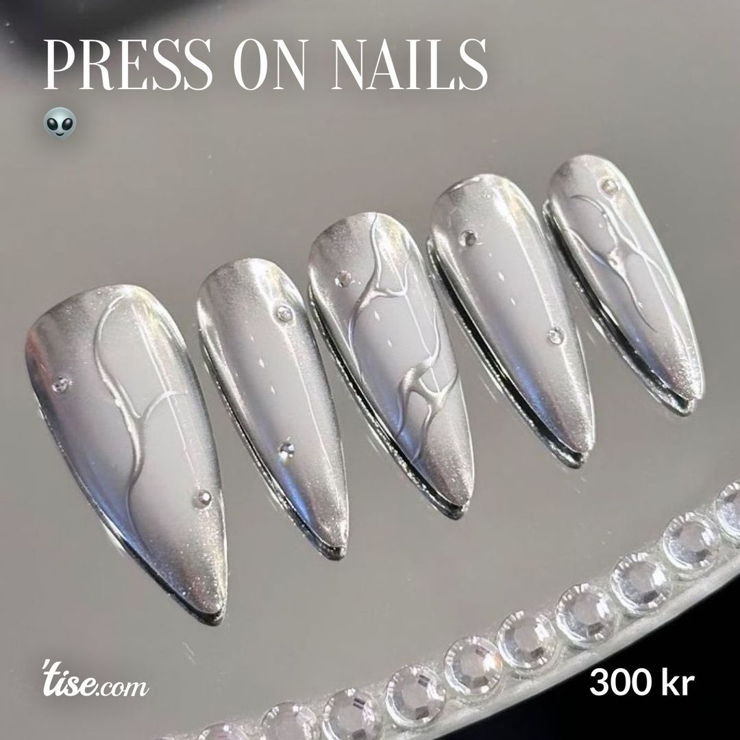 Press on nails