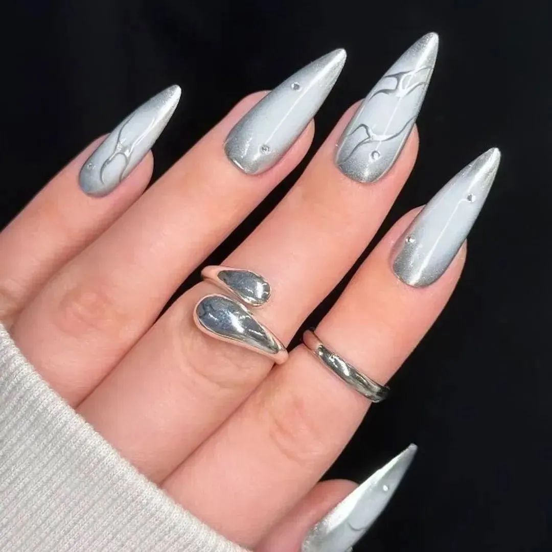 Press on nails