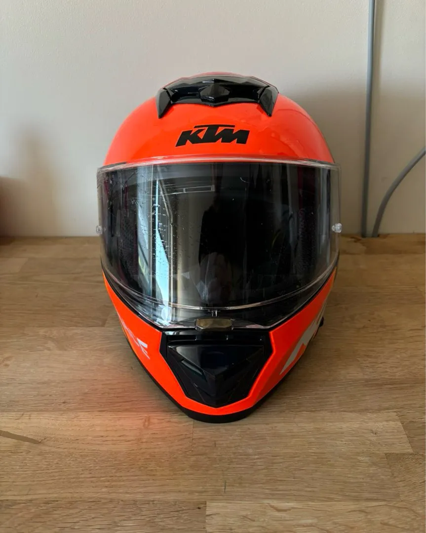 KTM Hjelm