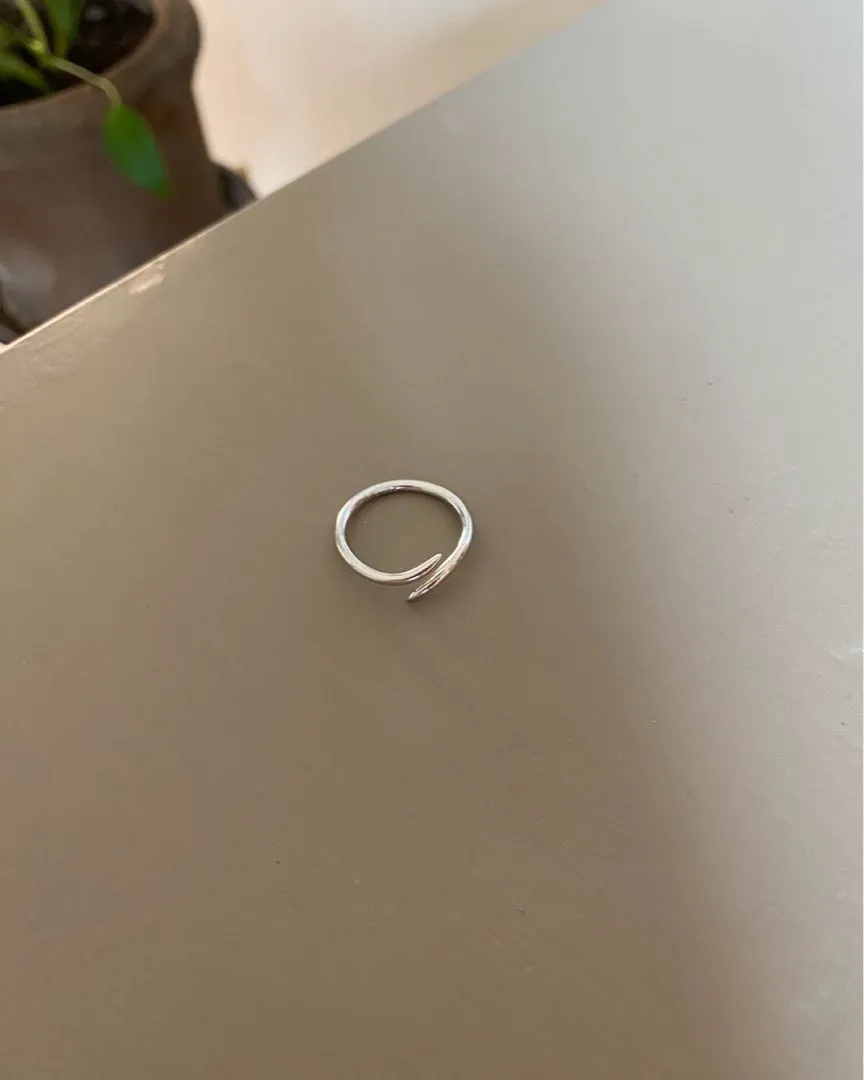 Wavy ring