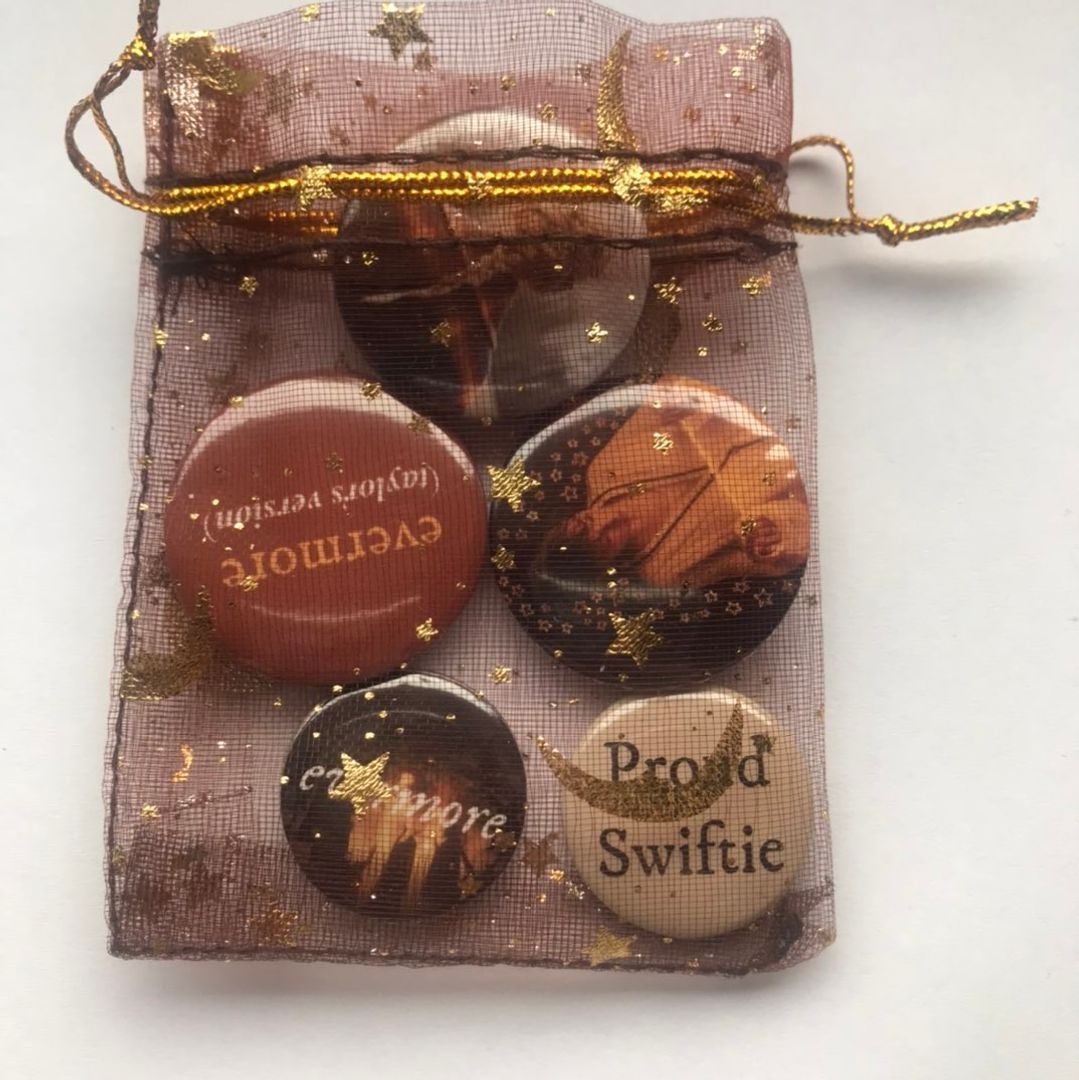 Taylor Swift badges