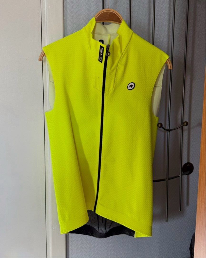 Assos vest