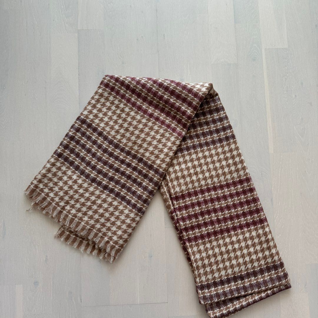 Cashmere/wool scarf