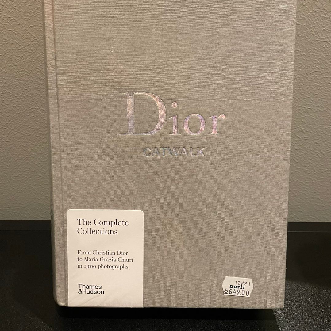 Dior tablebook