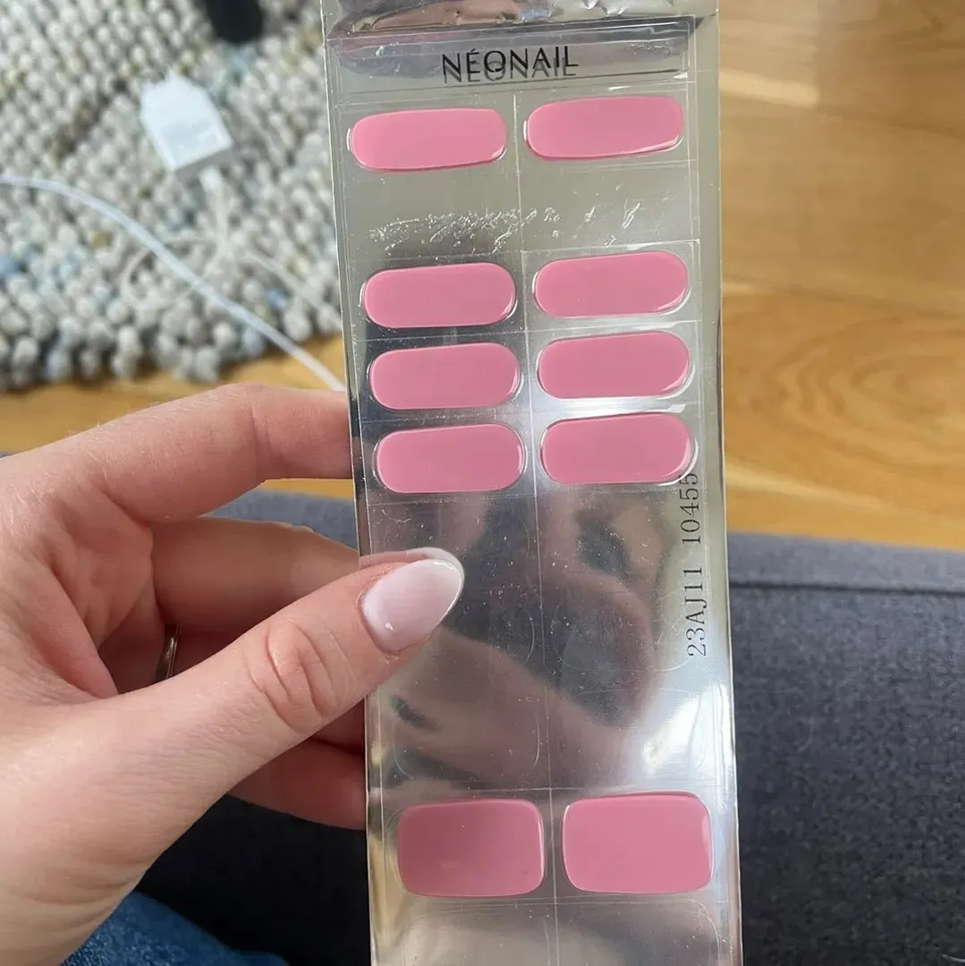 Neonail