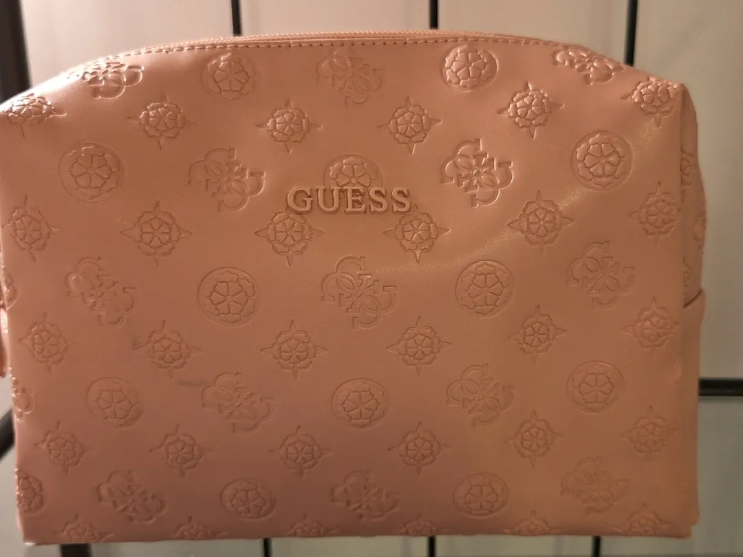 Guess Toalettmappe