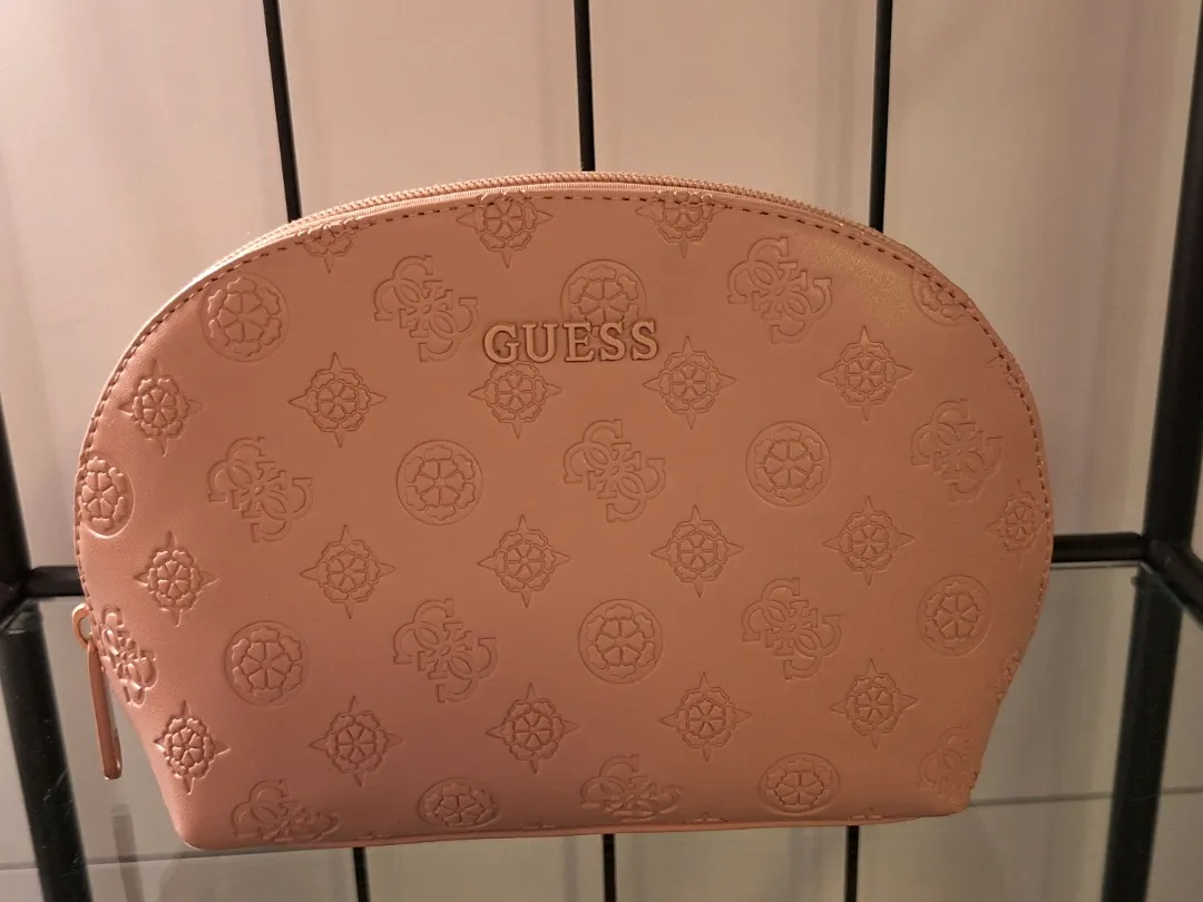 Guess Toalettmappe