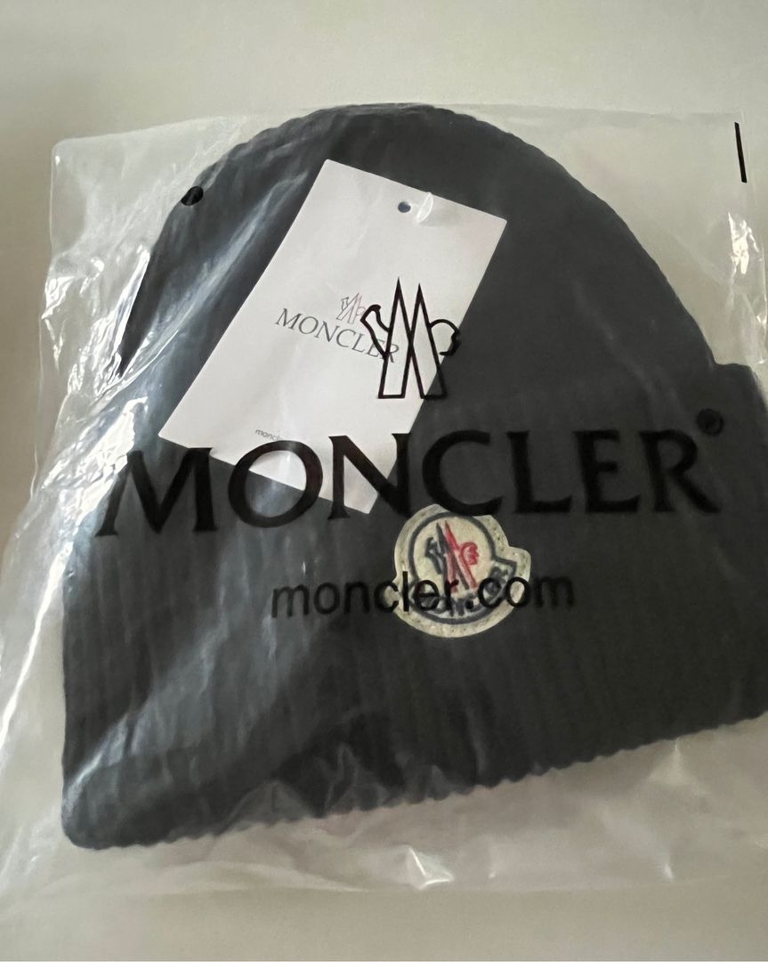 Moncler hue