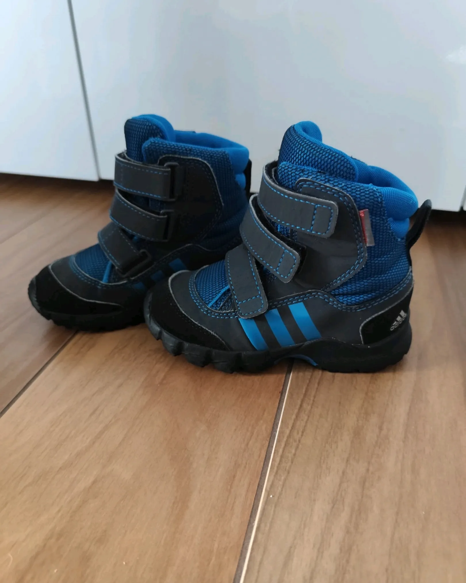 Adidas Sko str 24