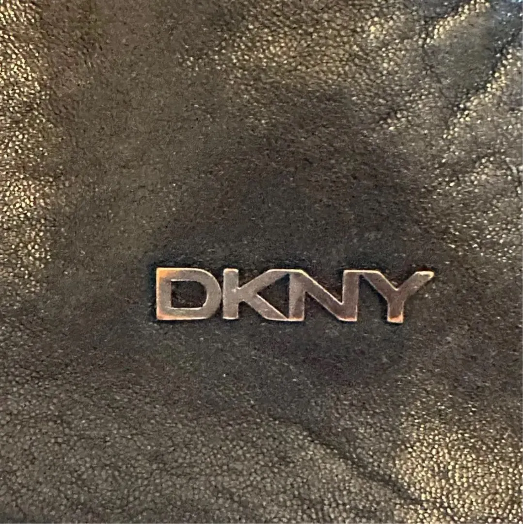 DKNY skinnveske