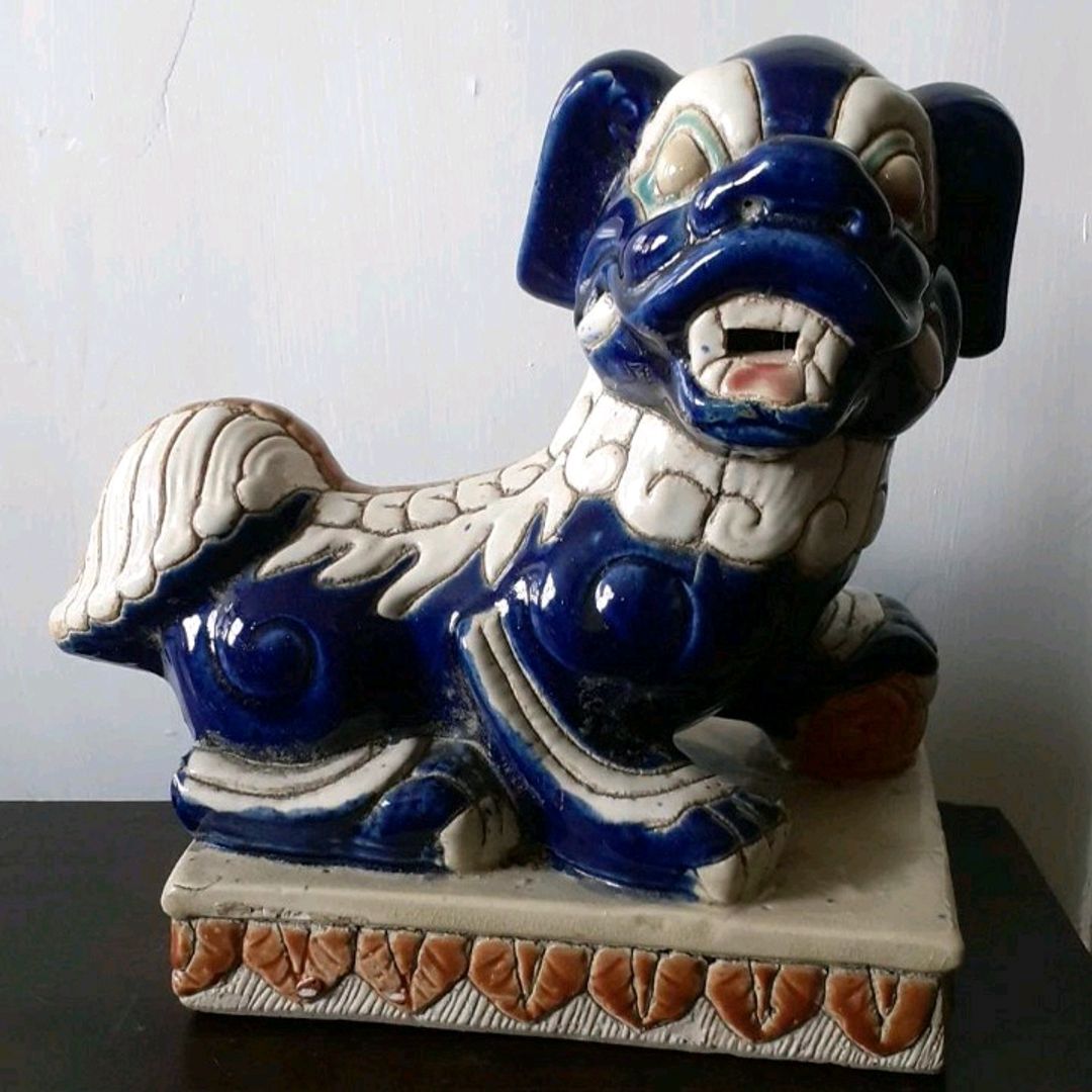 Foo Dog statue