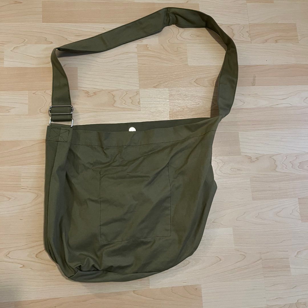 green shoulder bag