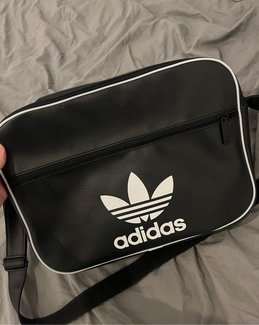 Adidas laukku