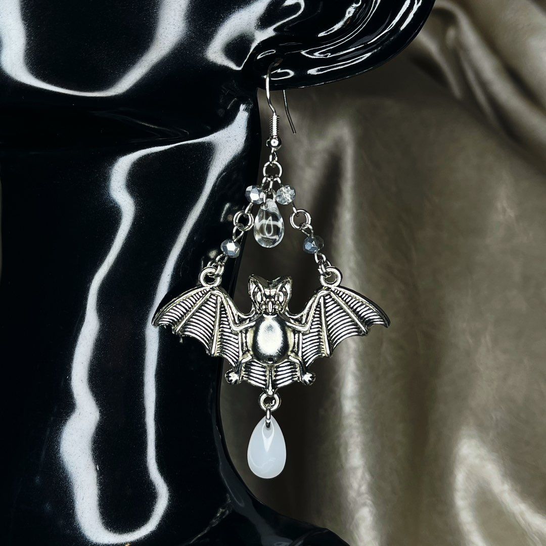 Silver bat earrings🦇