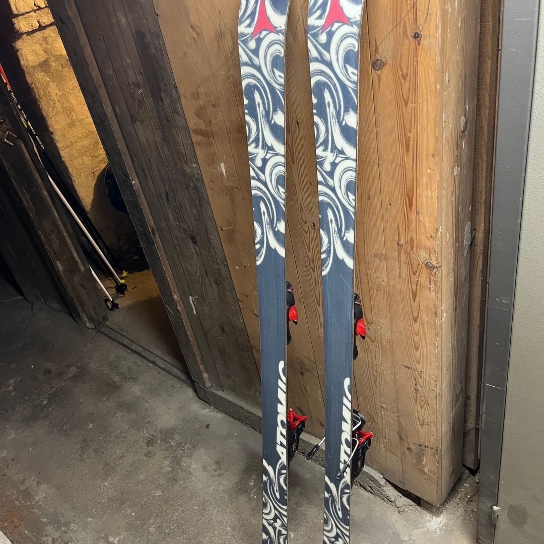 Twin-tip ski