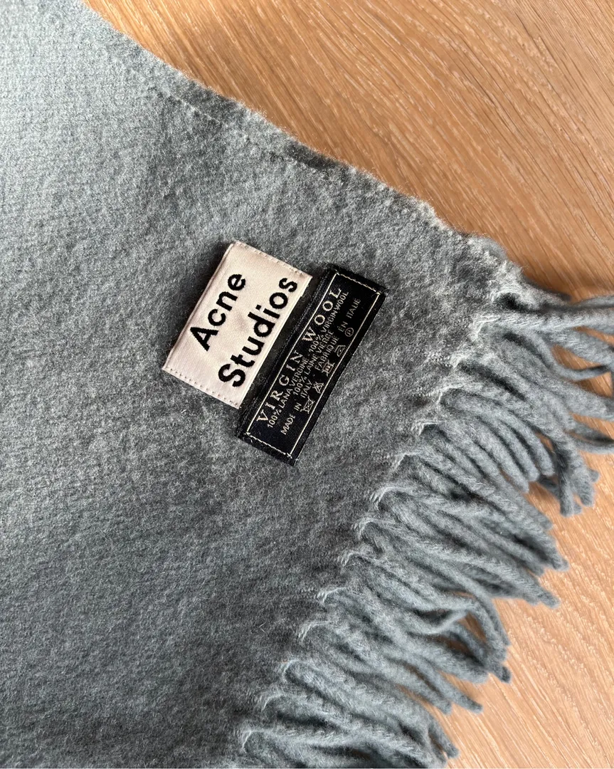 Acne studios skjerf