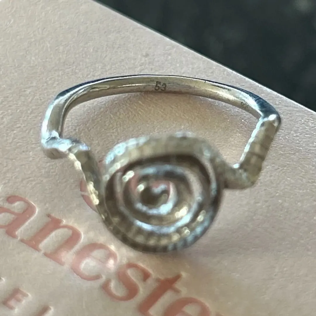 Maanesten ring