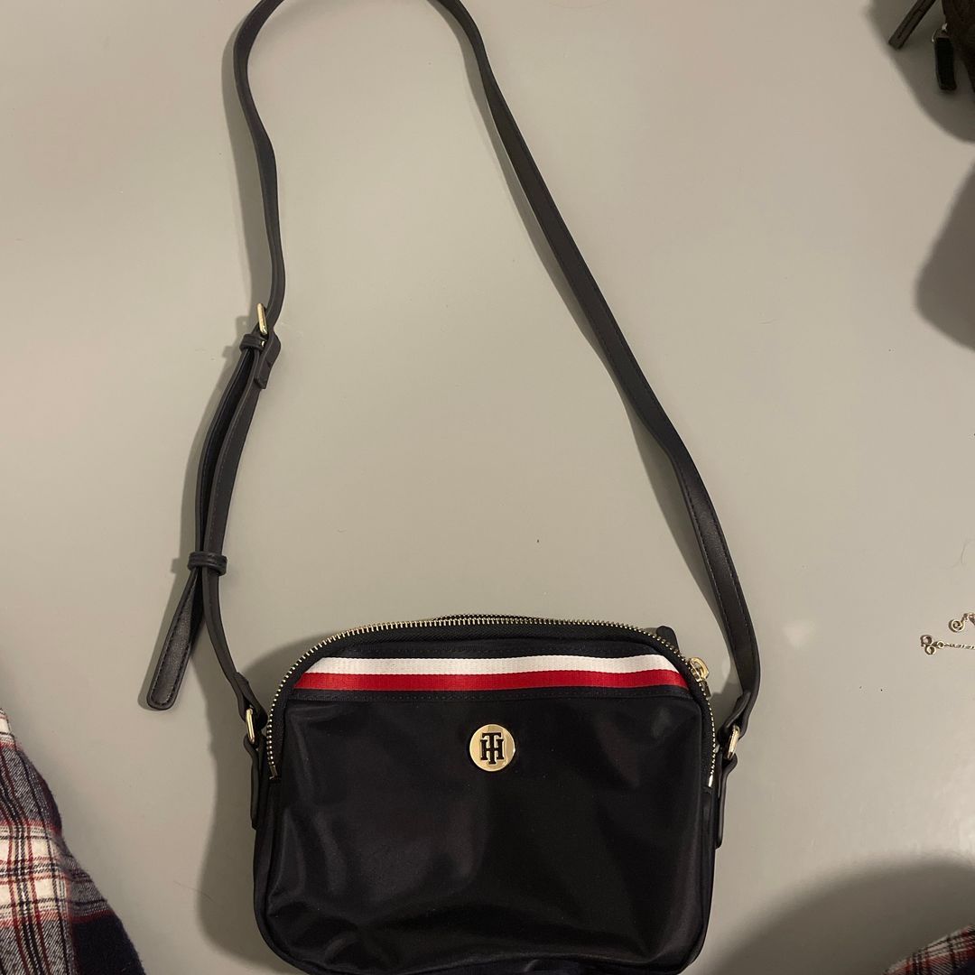 Tommy hilfiger taske