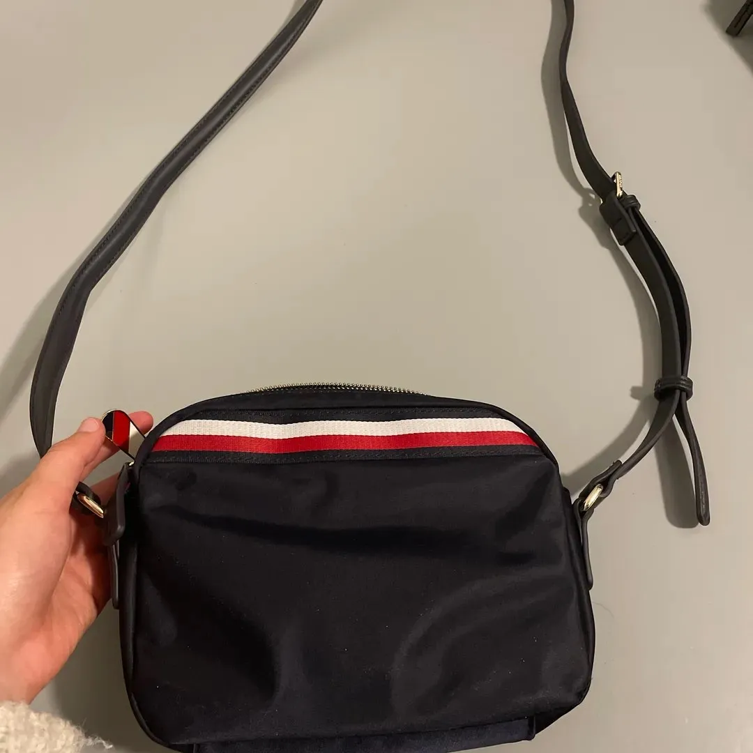 Tommy hilfiger taske