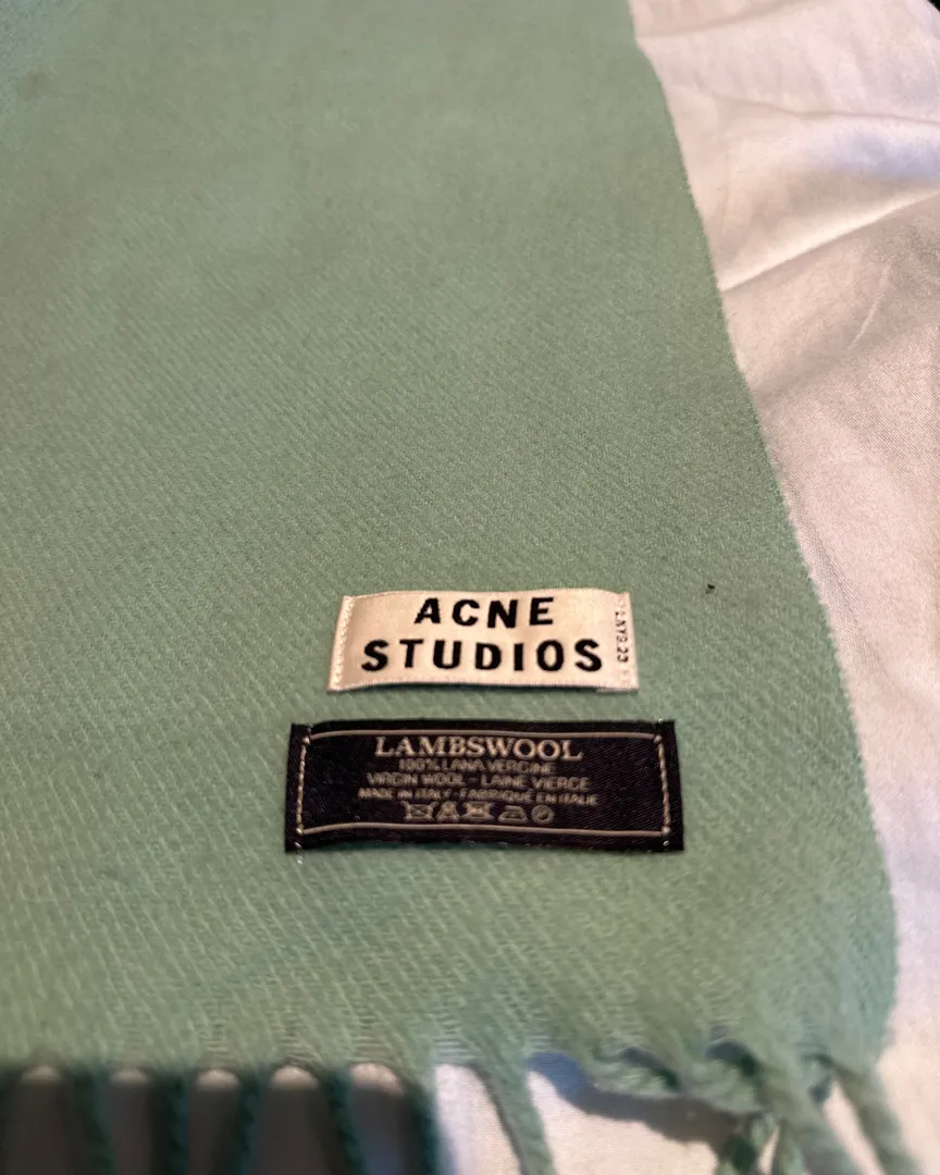 Acne skjerf