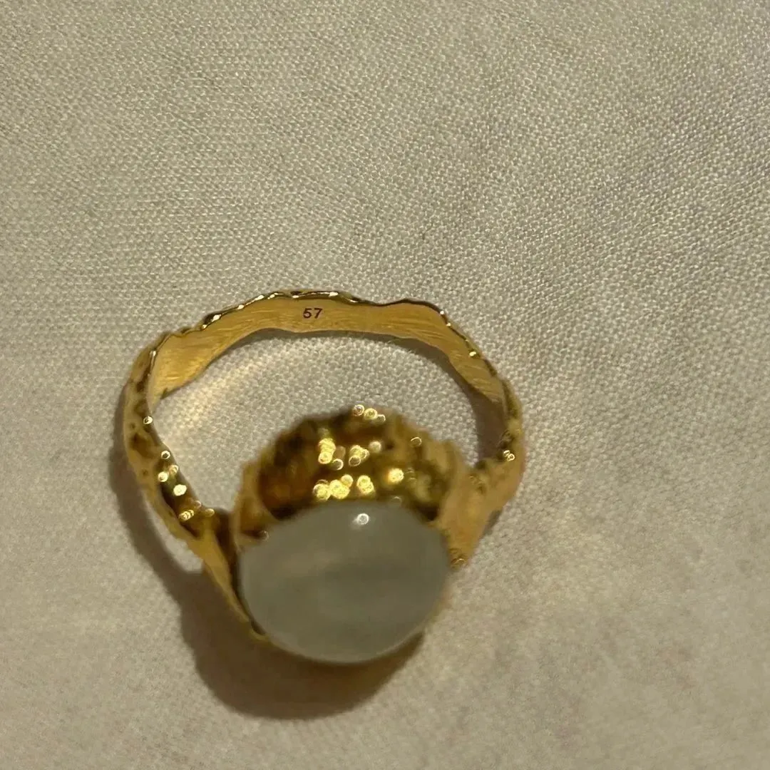 Maanesten ring