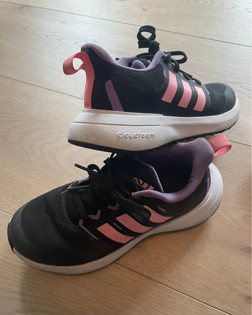 Adidas joggesko