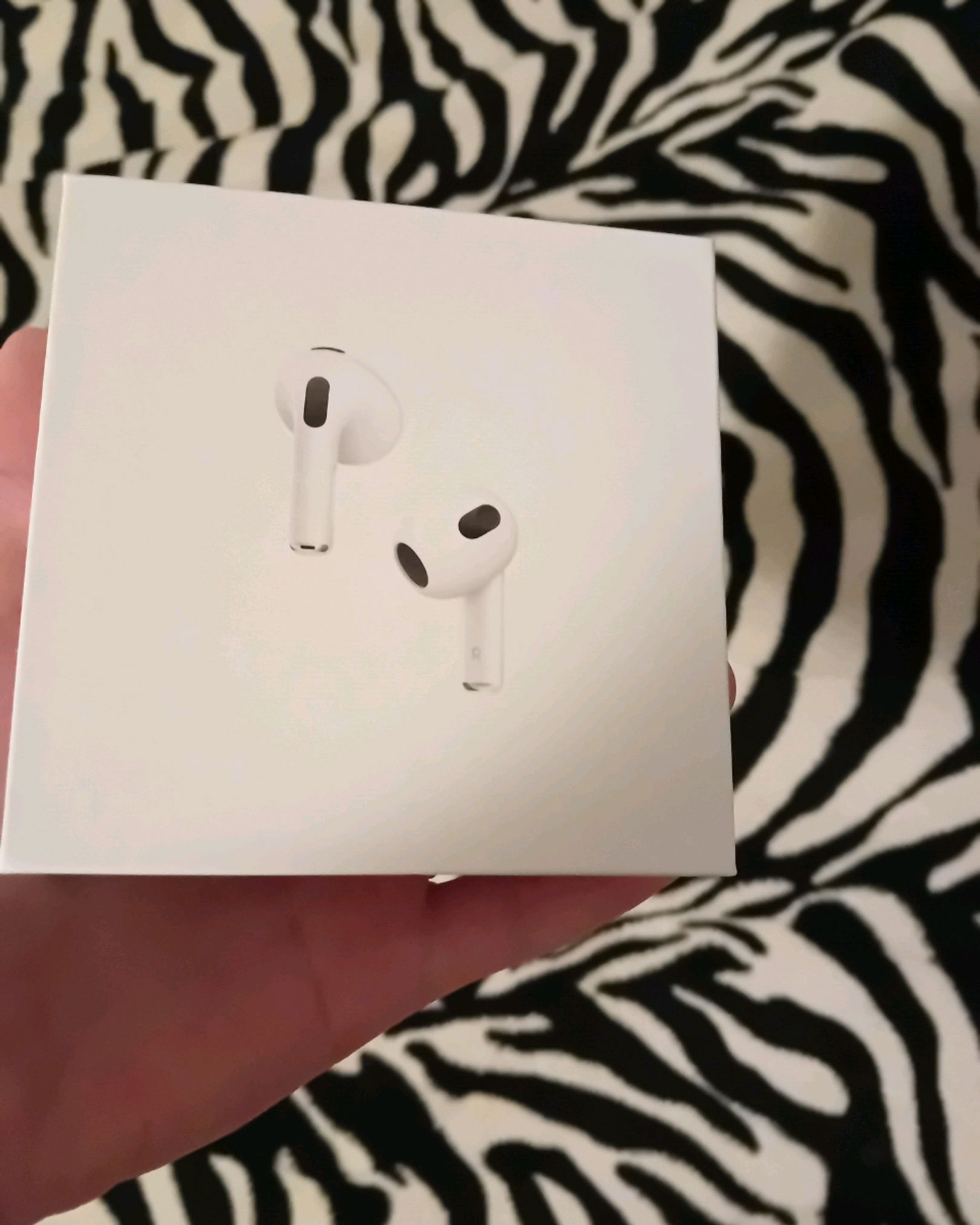 AirPods Gen 3