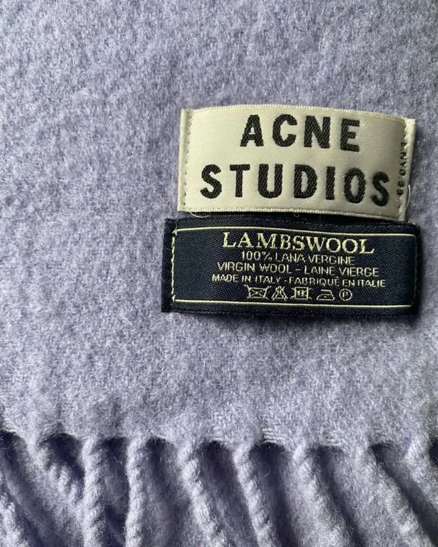 Acne-skjerf