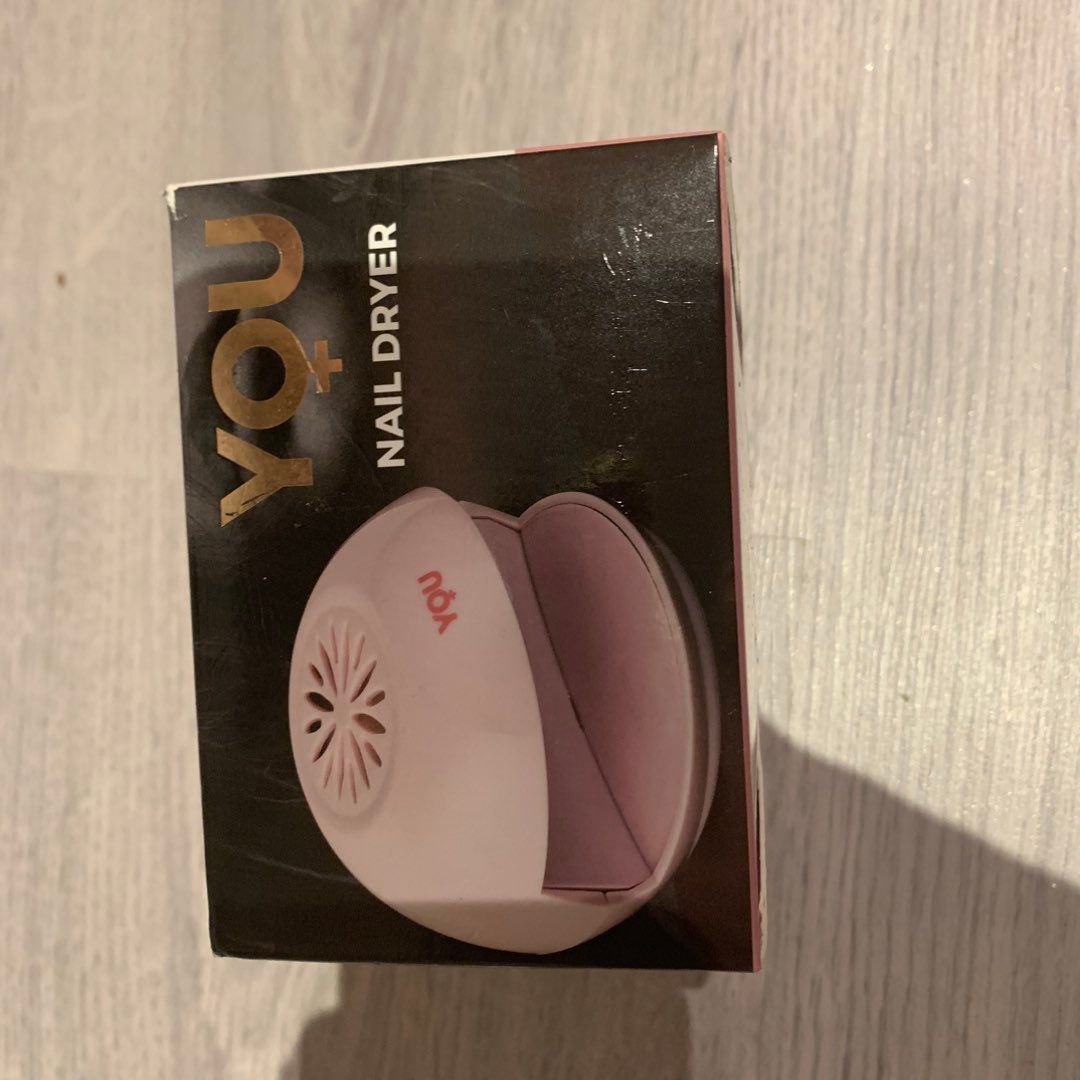 Nail dryer