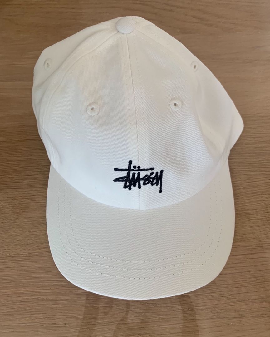 Hvid stüssy kasket