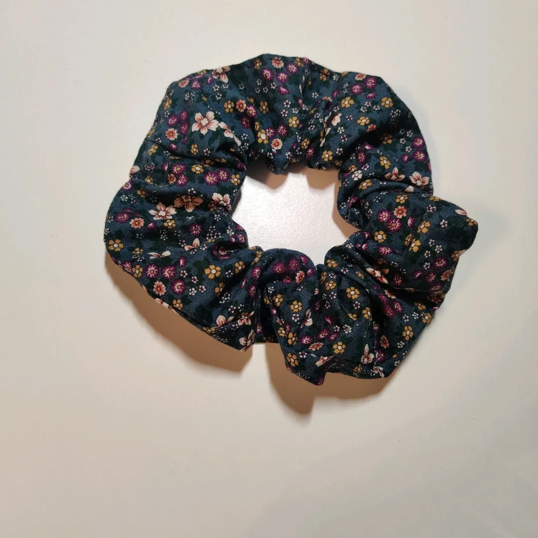 SCRUNCHIE!