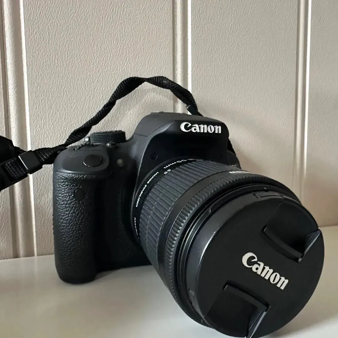 Canon EOS 700D