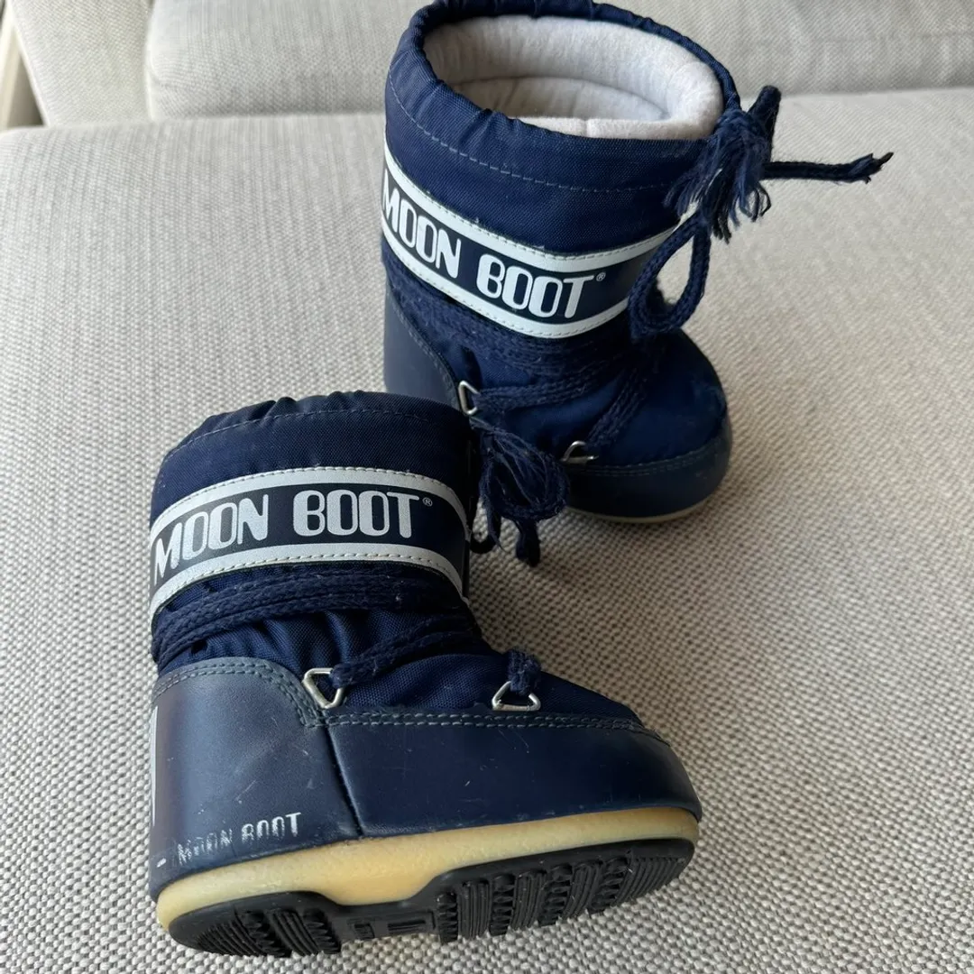 Moon boots