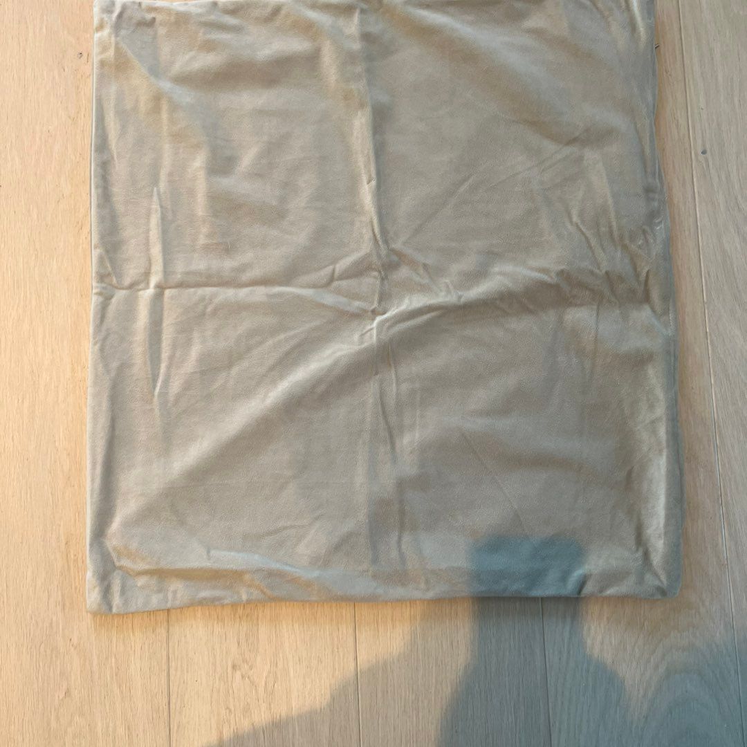 Fløyelspute (beige)