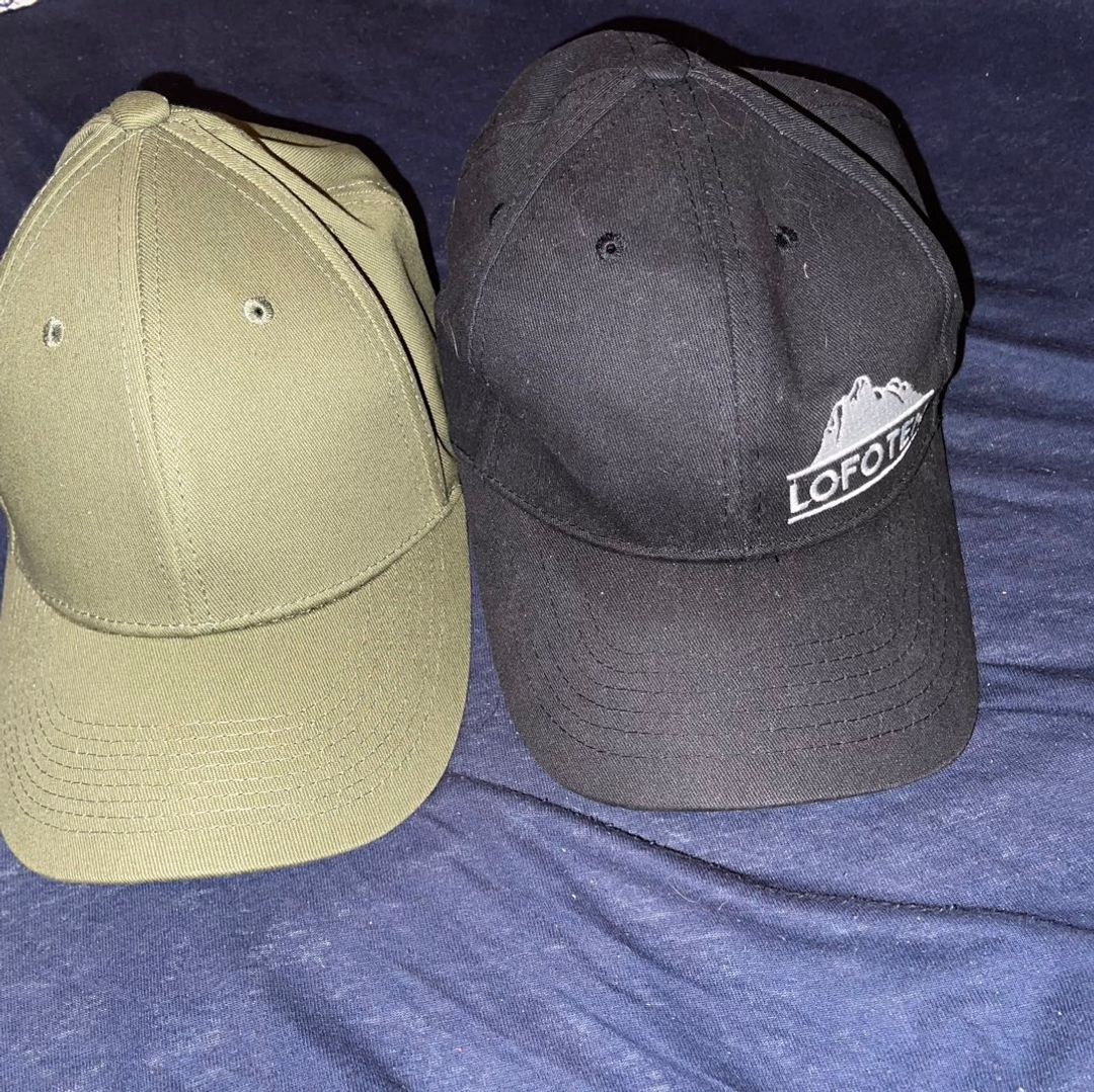 Caps