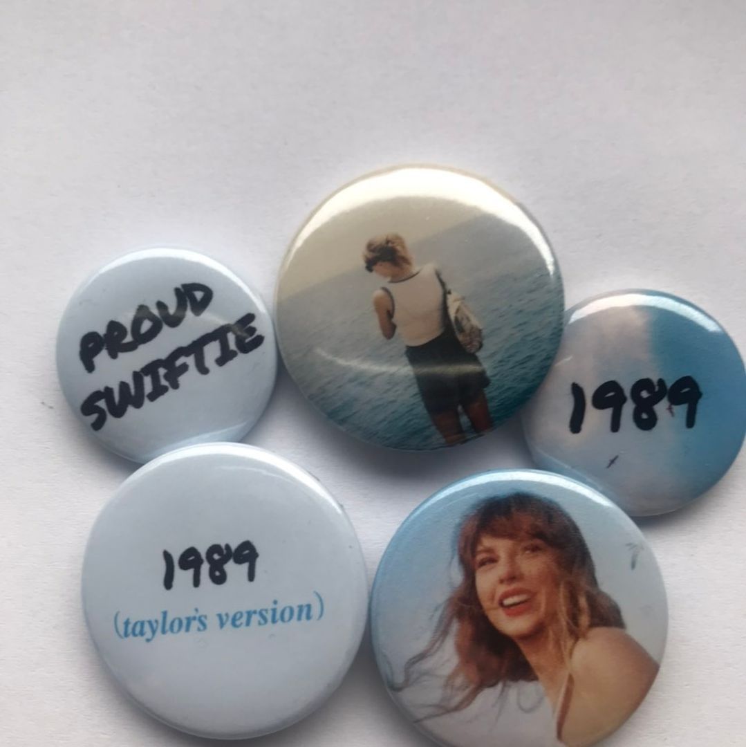 Taylor Swift badges