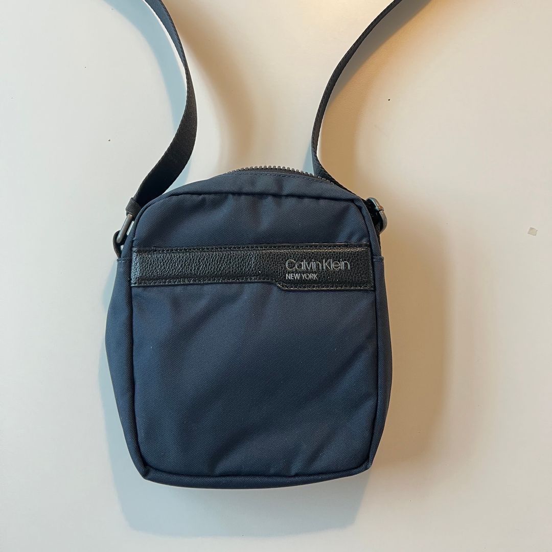 CALVIN KLEIN TASKE