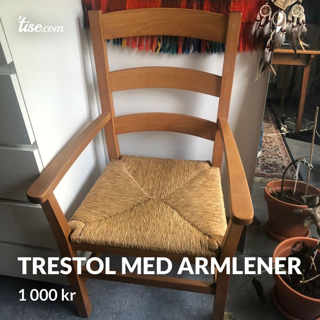 Trestol med armlener