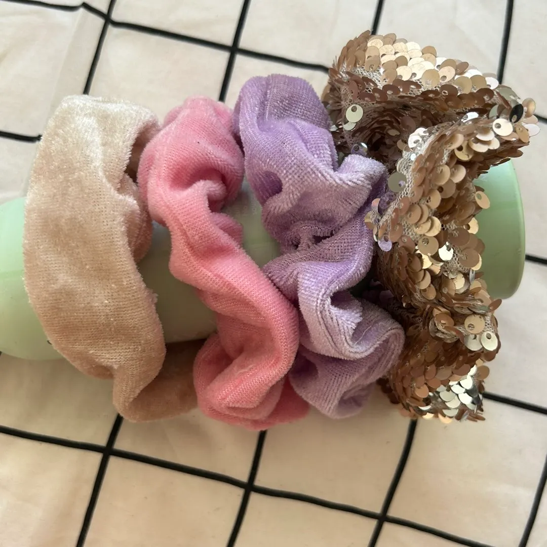 Scrunchies/pampulat