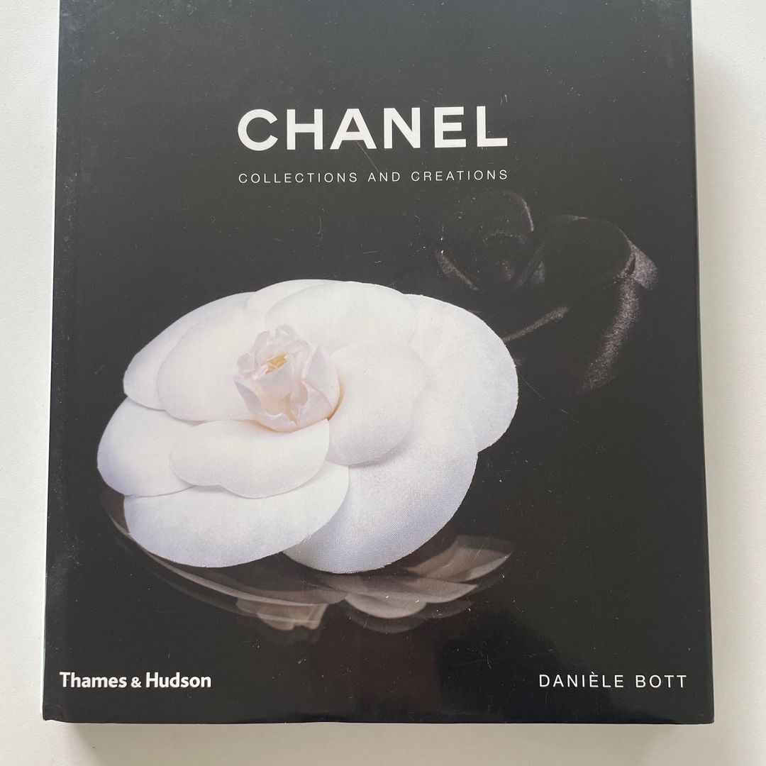 Chanel tablebook