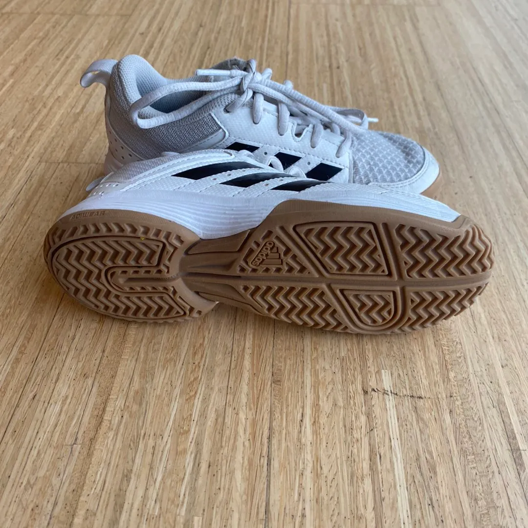 Adidas hallsko